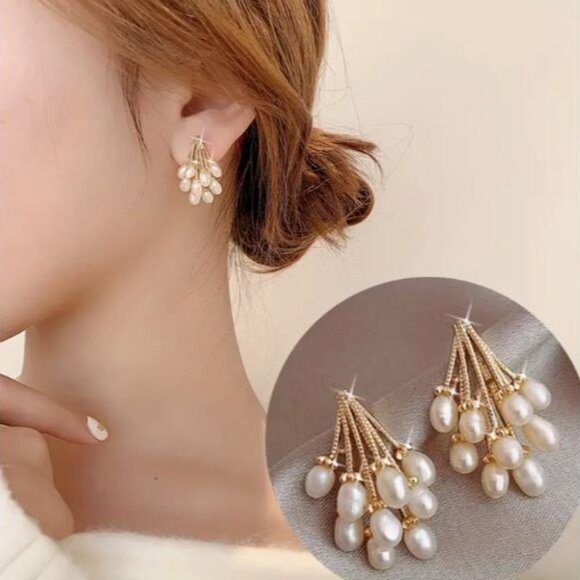 NEW Evelyn 18K Gold Plated Freshwater Pearl Cluster Earrings - Picture 1 of 4